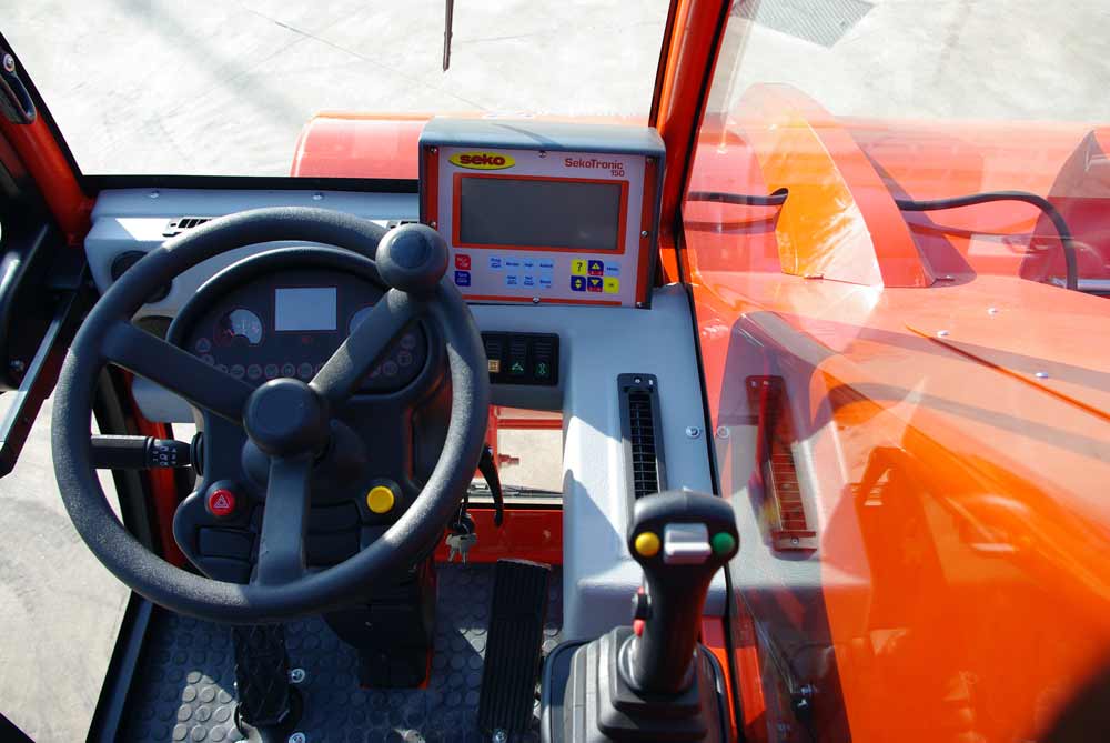 unifeed-carri-miscelatori-orizzontali-semoventi-mustang-02