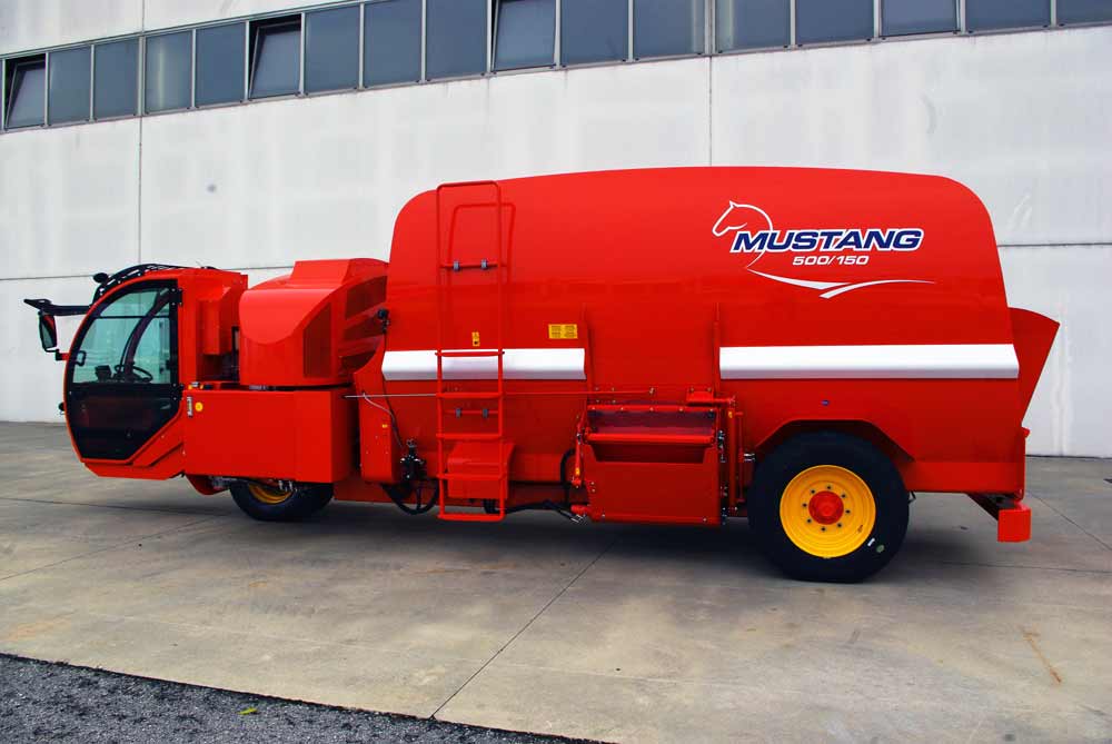 unifeed-carri-miscelatori-orizzontali-semoventi-mustang-04
