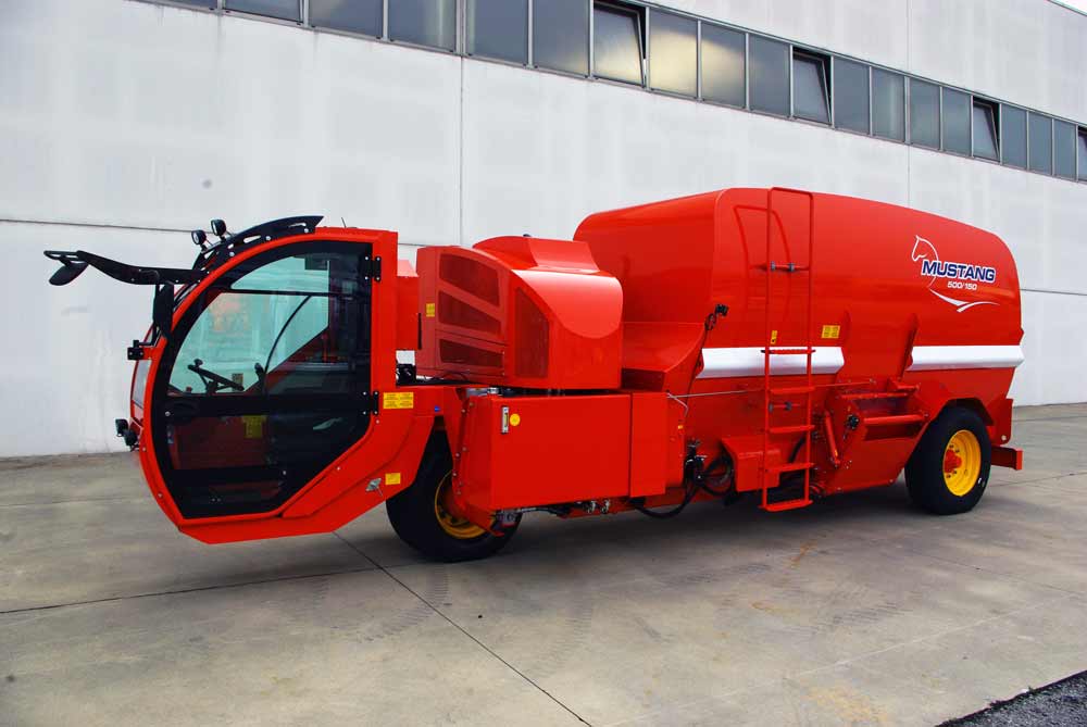 unifeed-carri-miscelatori-orizzontali-semoventi-mustang-05