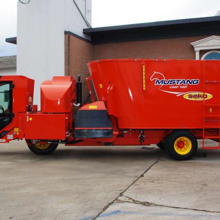 unifeed-carri-miscelatori-semoventi-verticali-mustang-01